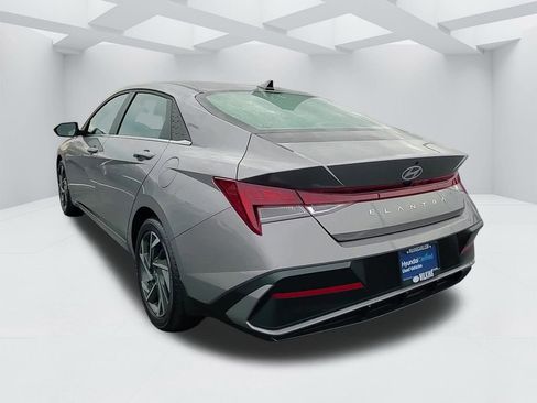 Certified 2025 Hyundai Elantra SEL image 7