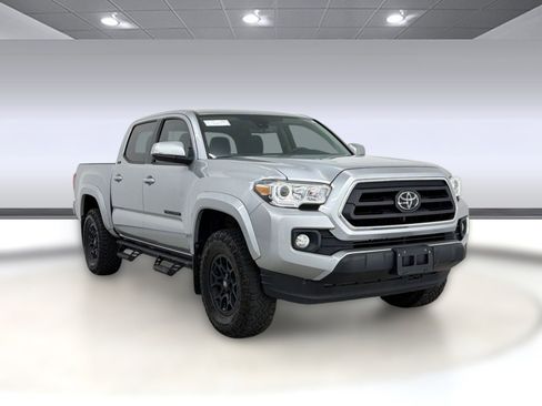 Used 2022 Toyota Tacoma SR5 w/ Technology Package AWD/4WD image 7