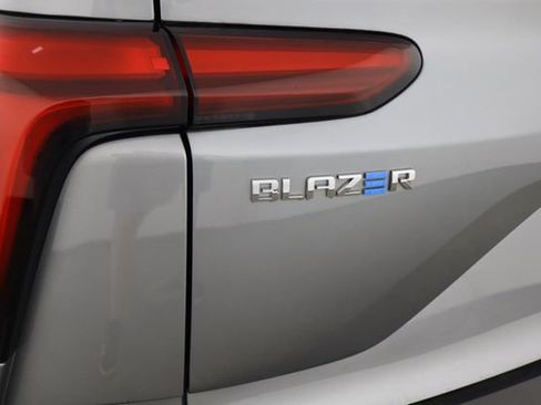 Used 2024 Chevrolet Blazer EV LT AWD/4WD image 39