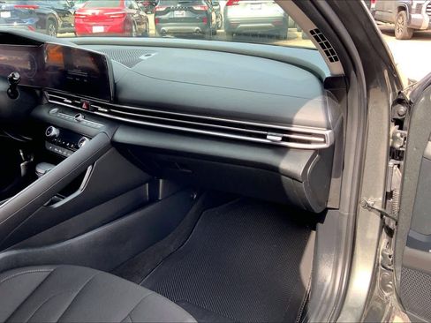 Used 2024 Hyundai Elantra SEL w/ Convenience Package image 17