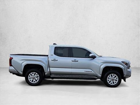 Used 2025 Toyota Tacoma SR5 AWD/4WD image 4