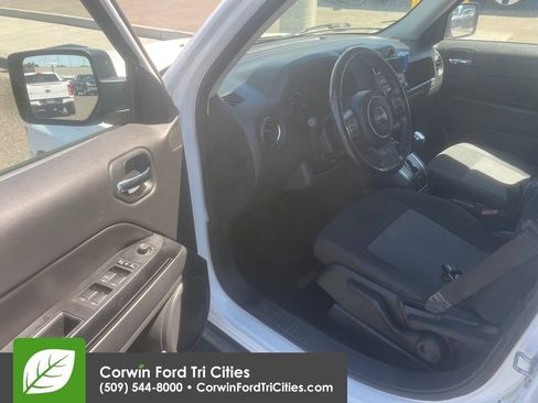 Used 2011 Jeep Patriot Latitude AWD/4WD image 6