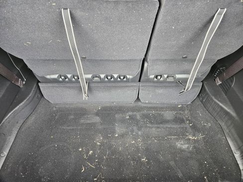 Used 2025 Chrysler Pacifica Select image 33