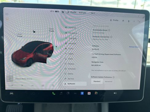 Used 2021 Tesla Model Y Long Range AWD/4WD image 32