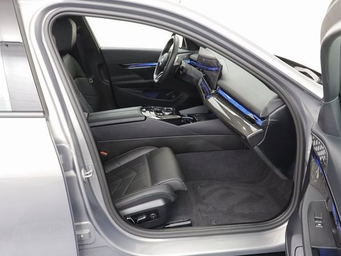 Certified 2025 BMW i5 M60 w/ Premium Package image 22