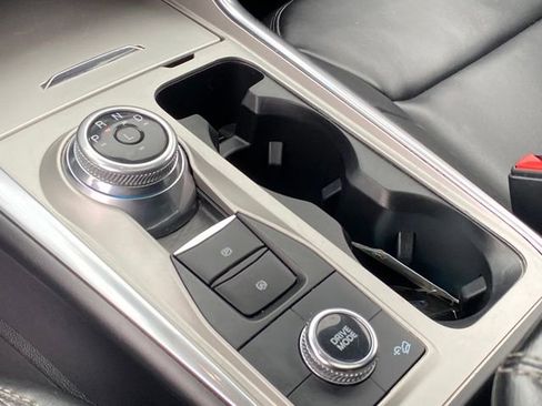 Used 2023 Ford Explorer XLT image 11