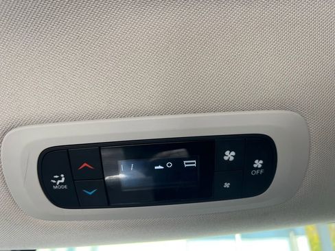 Used 2023 Chrysler Voyager LX image 42