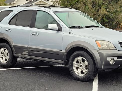 Used 2004 Kia Sorento 4dr LX 4WD Auto image 8