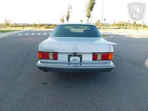 Used 1990 Mercedes-Benz 300 SE image 4