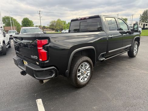 Used 2024 Chevrolet Silverado 2500 High Country w/ High Country Premium Package AWD/4WD image 5