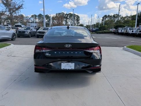 Certified 2023 Hyundai Elantra SEL FWD image 7