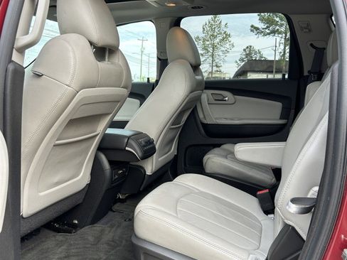 Used 2011 Chevrolet Traverse LTZ AWD/4WD image 17