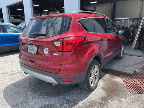 Used 2019 Ford Escape SEL FWD image 3