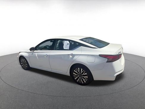 Used 2025 Nissan Altima 2.5 SV FWD image 10