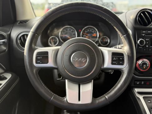 Used 2017 Jeep Compass Latitude AWD/4WD image 24
