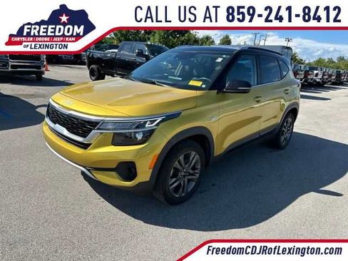 Used 2022 Kia Seltos S AWD/4WD image 1