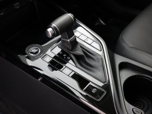 Used 2024 Kia Niro EX image 6