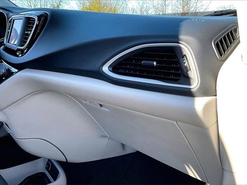 Used 2022 Chrysler Voyager LX image 25