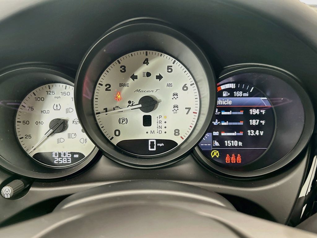 Certified 2025 Porsche Macan Turbo AWD/4WD image 34