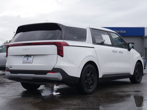 Used 2025 Kia Carnival FWD image 19