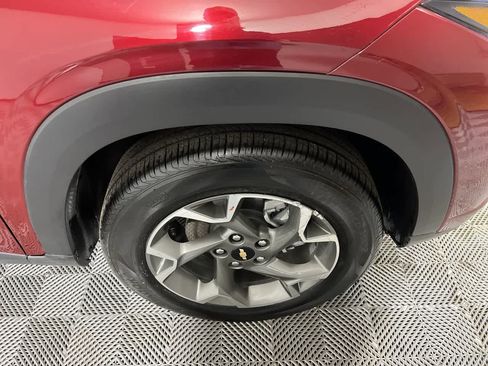 Used 2025 Chevrolet Trax LT w/ LT Convenience Package image 10