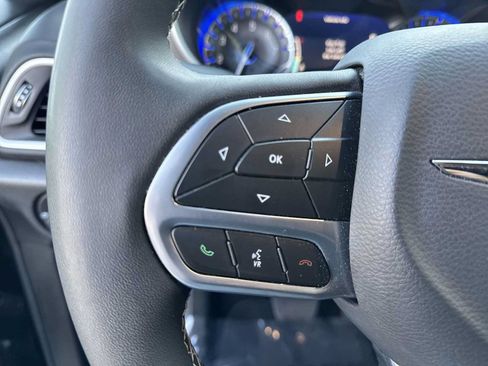 Used 2025 Chrysler Pacifica Select FWD image 28
