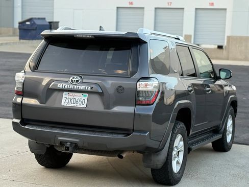 Used 2016 Toyota 4Runner SR5 AWD/4WD image 9