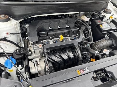 Used 2024 Hyundai Venue SEL FWD image 29