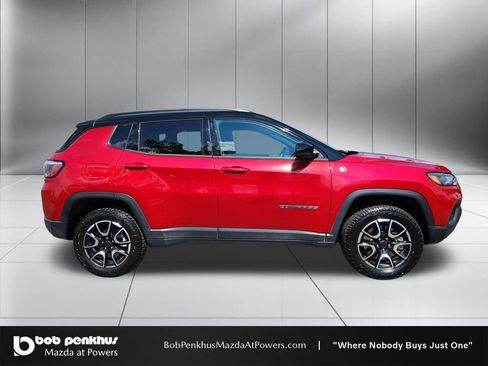 Used 2025 Jeep Compass Trailhawk AWD/4WD image 24