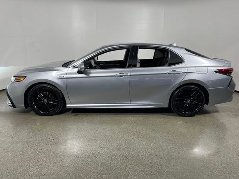 Used 2021 Toyota Camry XSE image 6