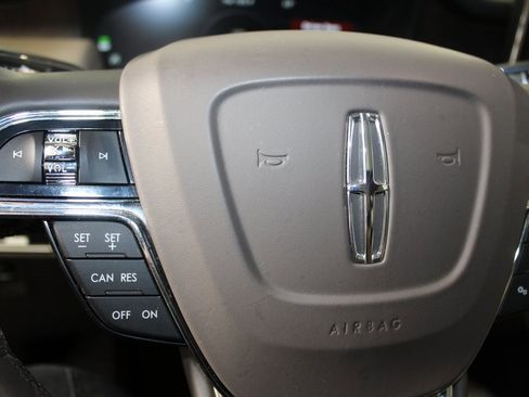 Used 2022 Lincoln Nautilus Reserve image 17