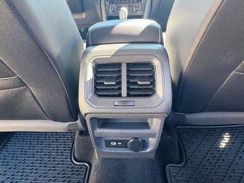 Used 2021 Volkswagen Tiguan SE image 22