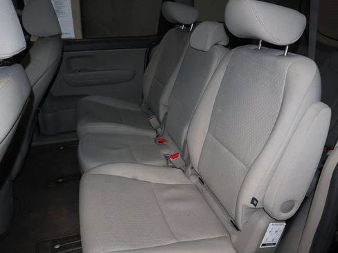 Used 2016 Kia Sedona LX image 19