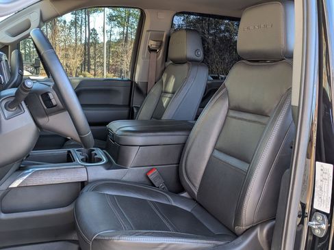 Used 2023 GMC Sierra 2500 Denali w/ Denali Black Diamond Edition image 18