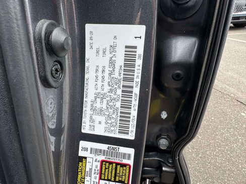 Used 2021 Toyota Tacoma SR AWD/4WD image 10
