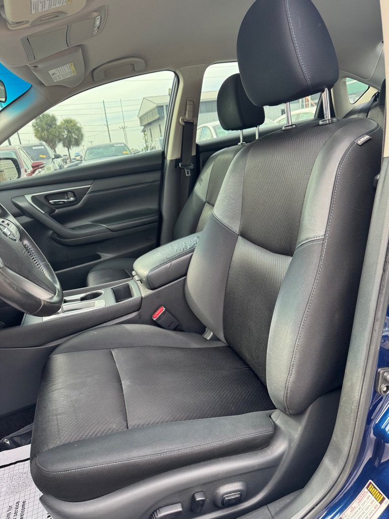 Used 2017 Nissan Altima 2.5 SR FWD image 9