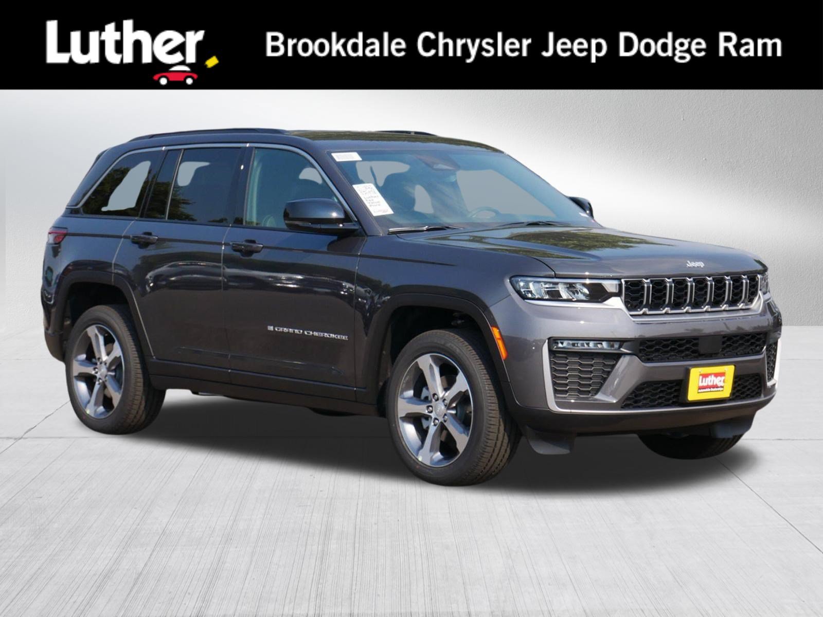 New 2026 Jeep Grand Cherokee Limited w/ Trailer Tow Package AWD/4WD image 1