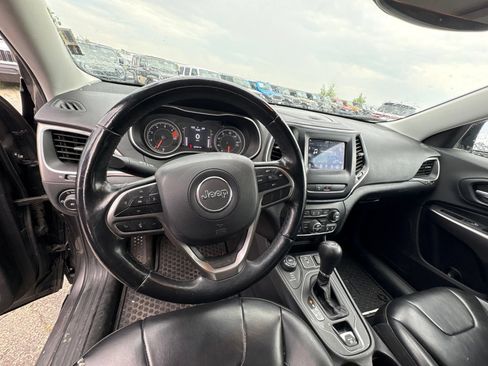 Used 2019 Jeep Cherokee Latitude Plus w/ Comfort/Convenience Group AWD/4WD image 10
