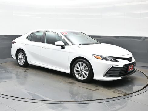 Used 2024 Toyota Camry LE image 8