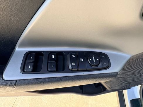 Used 2019 Kia Niro LX image 23