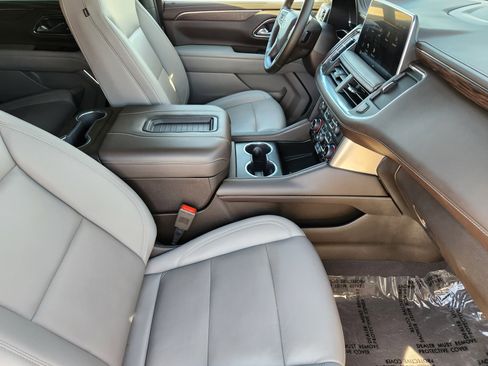 Used 2023 Chevrolet Tahoe Z71 w/ Luxury Package image 17