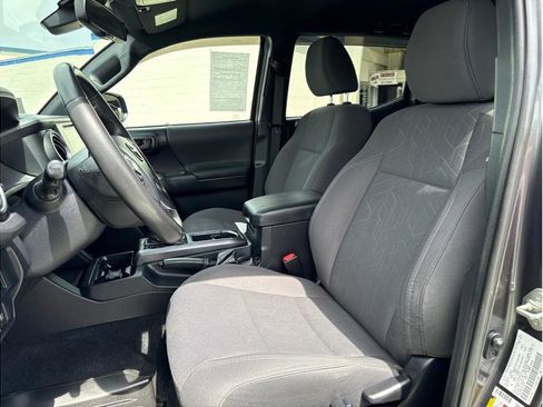 Used 2018 Toyota Tacoma TRD Sport image 14