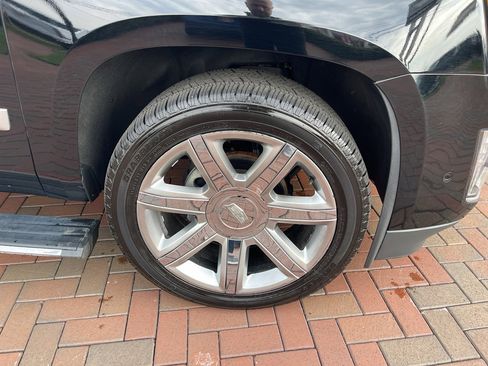 Used 2019 Cadillac Escalade ESV Premium Luxury image 6