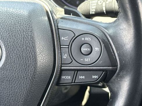 Used 2022 Toyota Camry SE FWD image 14