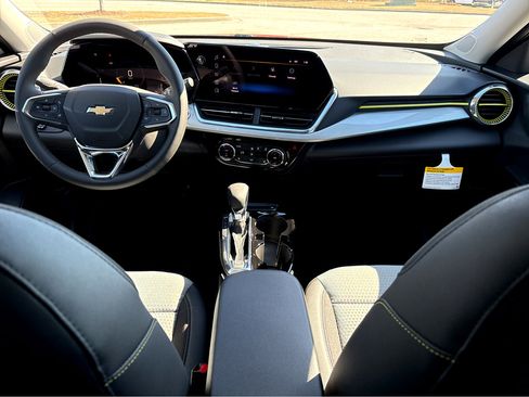 New 2026 Chevrolet Trax LT w/ Driver Confidence Package FWD image 4