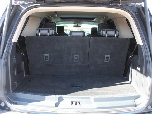 Used 2023 Ford Expedition XLT image 9