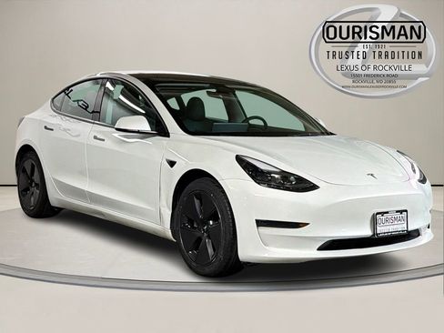 Used 2023 Tesla Model 3 Standard Range image 1