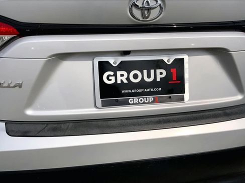 Used 2025 Toyota Corolla LE FWD image 10