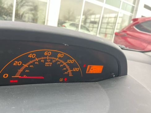 Used 2009 Toyota Yaris 2-Door Hatchback image 9