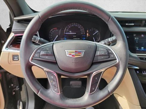 Used 2017 Cadillac XT5 Luxury w/ Driver Awareness Package FWD image 20